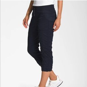 NWT The North Face Aphrodite Black Capri Pants